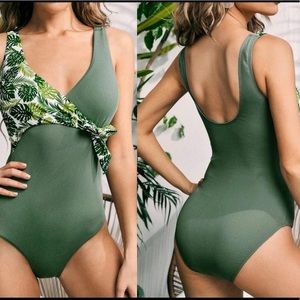 Boho green tropical tie side knot wireless bra v-neck one-piece swimsuit Sz S